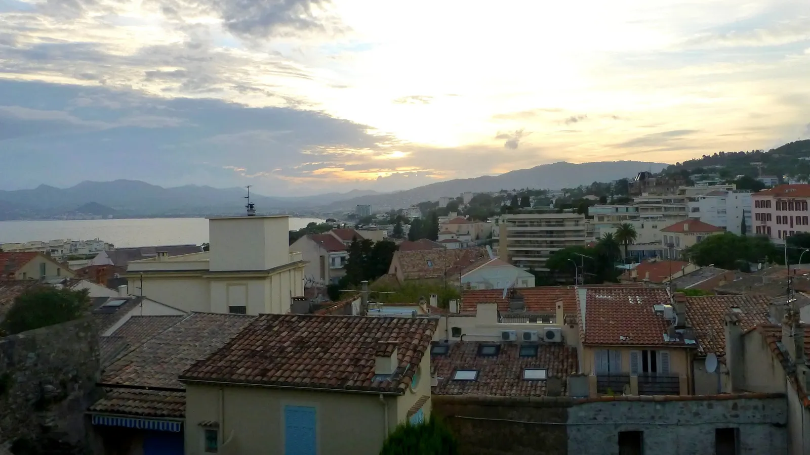 Les toits du Suquet, quartier historique de Cannes